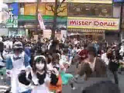 Haruhi dance at akihabara and police stopped it
