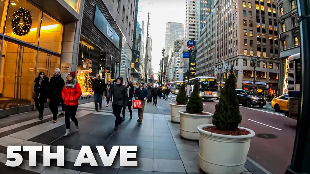 ⁴ᴷ⁶⁰ Walking Fifth Avenue, NYC during the Holidays 2018 from 42nd Street to Central Park