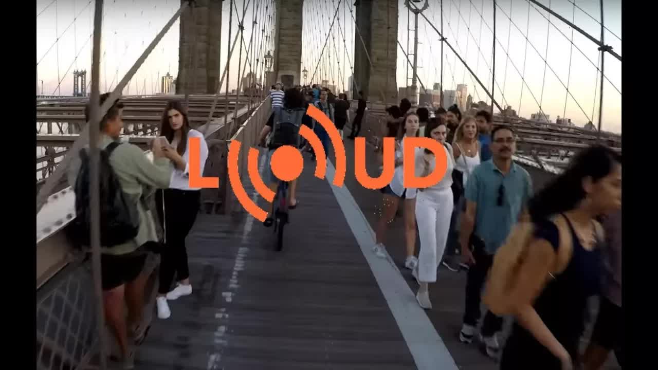 Using the Loud Bike Car Horn while cycling across a crowded Brooklyn Bridge