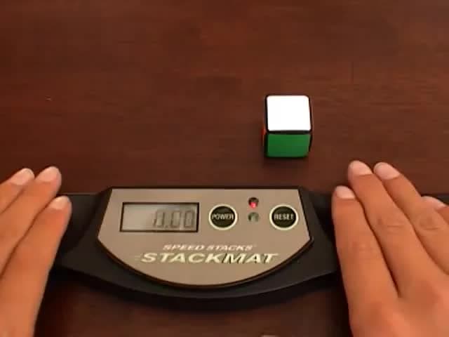 1x1 One Handed Solve 0.07 Secs