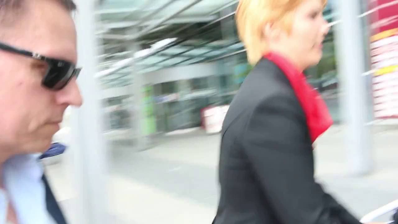 Peter Thiel asked about Bilderberg at Dresden Airport