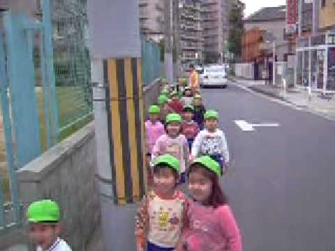 Japanese kids saying Good morning!